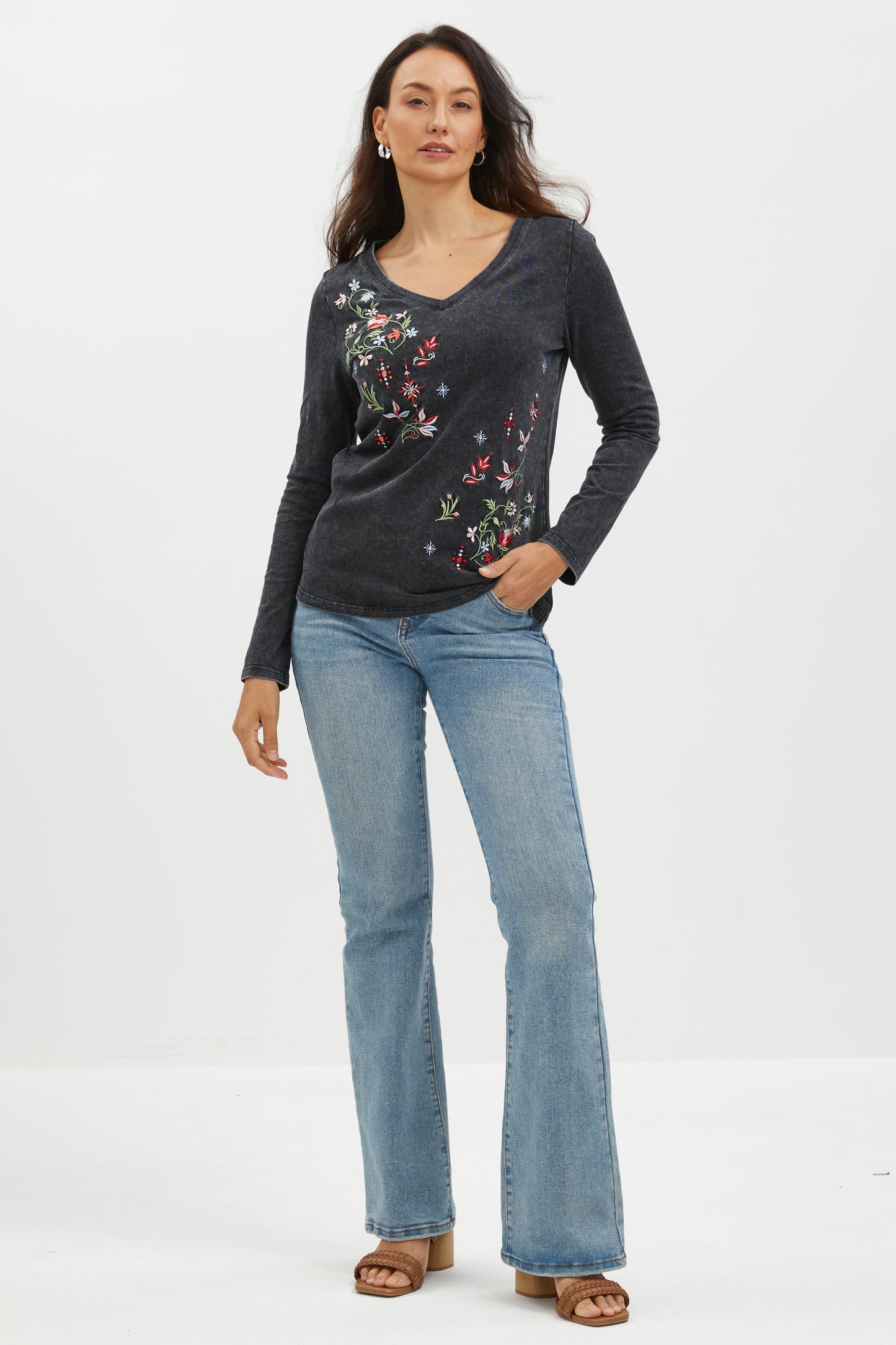 BLOOMS IN MOTION EMBROIDERED TEE