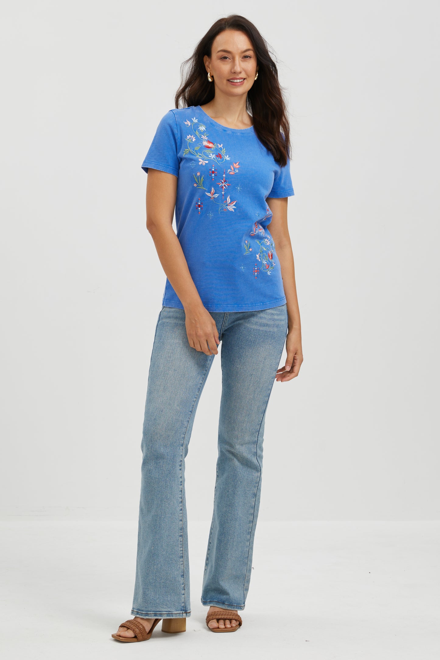 WANDERING BLOOMS EMBROIDERED TEE