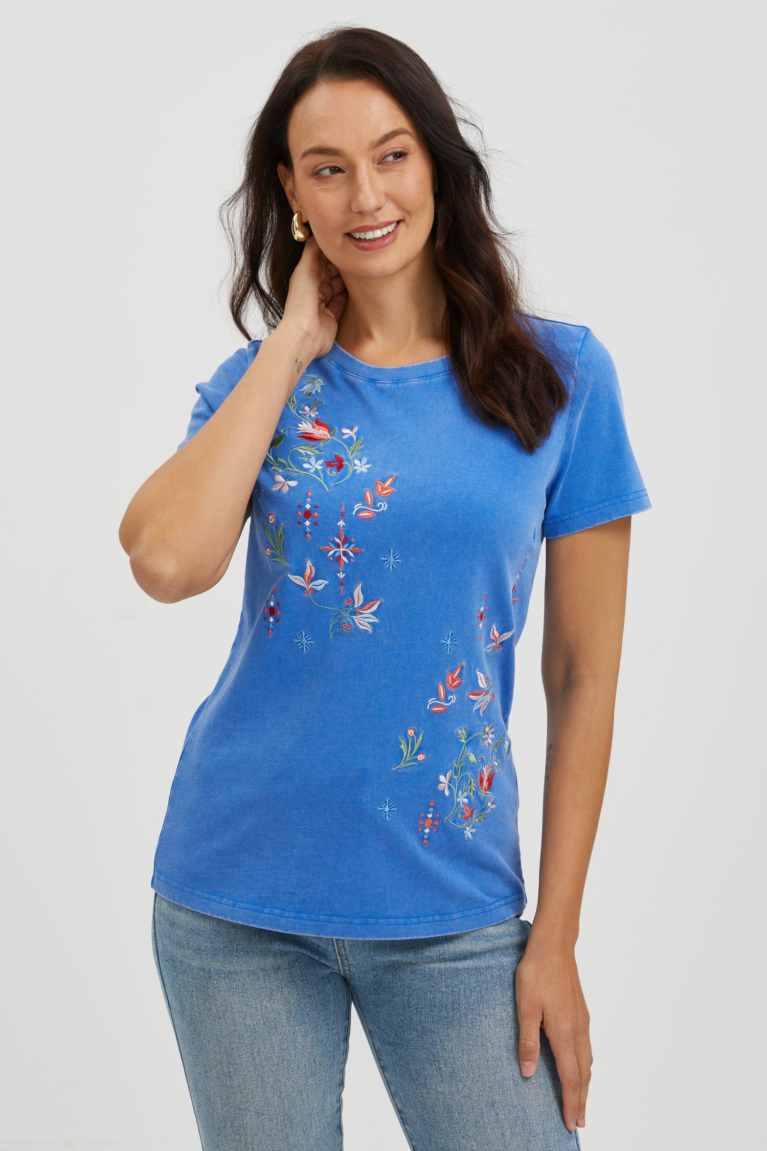EMBROIDERED TEE
