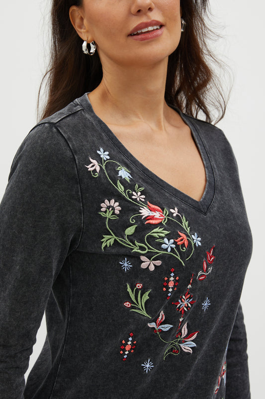 BLOOMS IN MOTION EMBROIDERED TEE