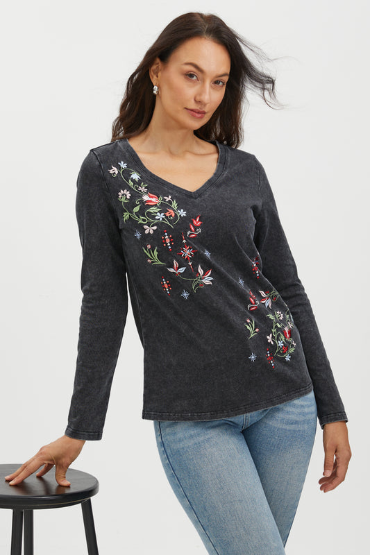 BLOOMS IN MOTION EMBROIDERED TEE