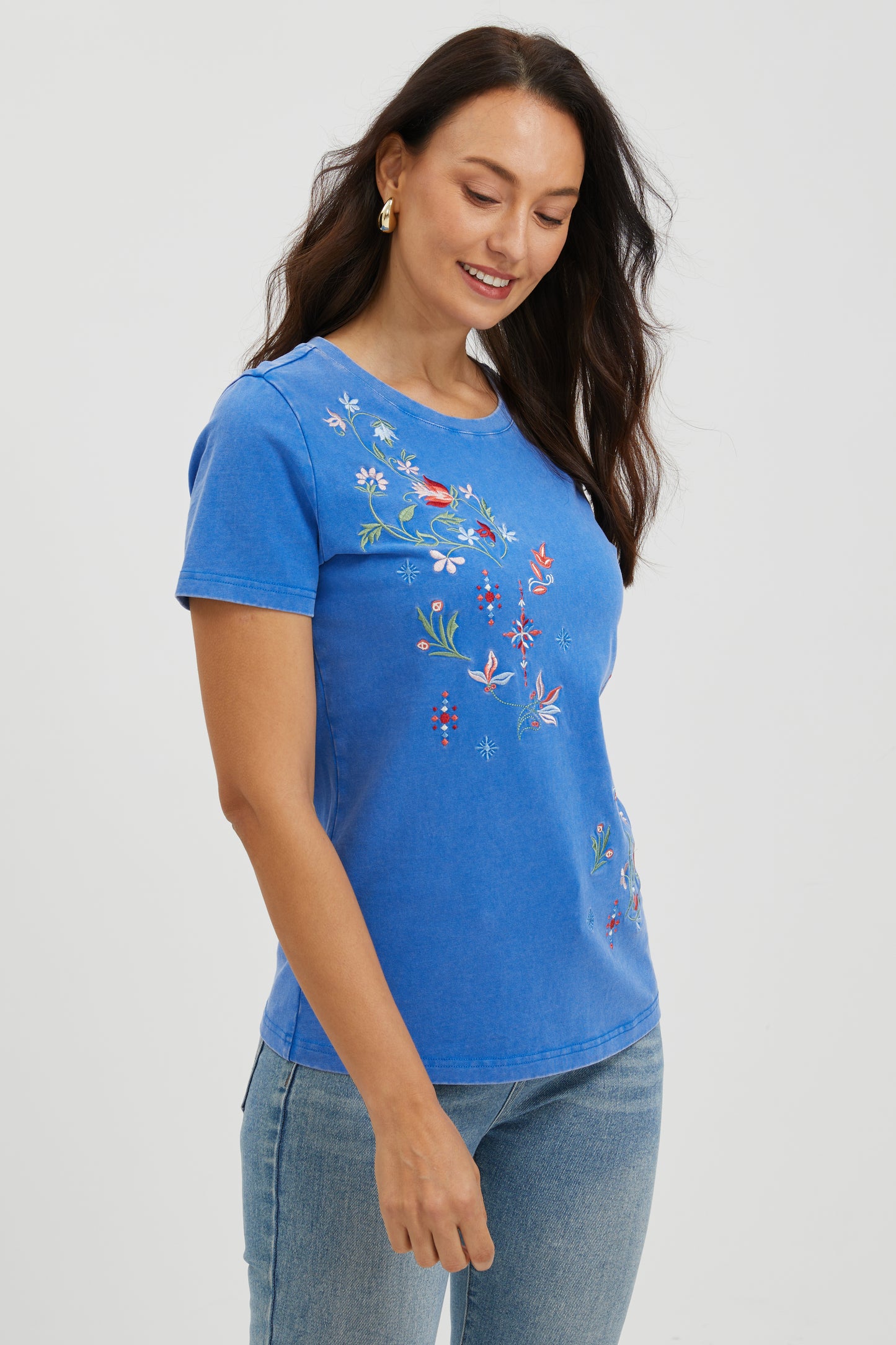 WANDERING BLOOMS EMBROIDERED TEE