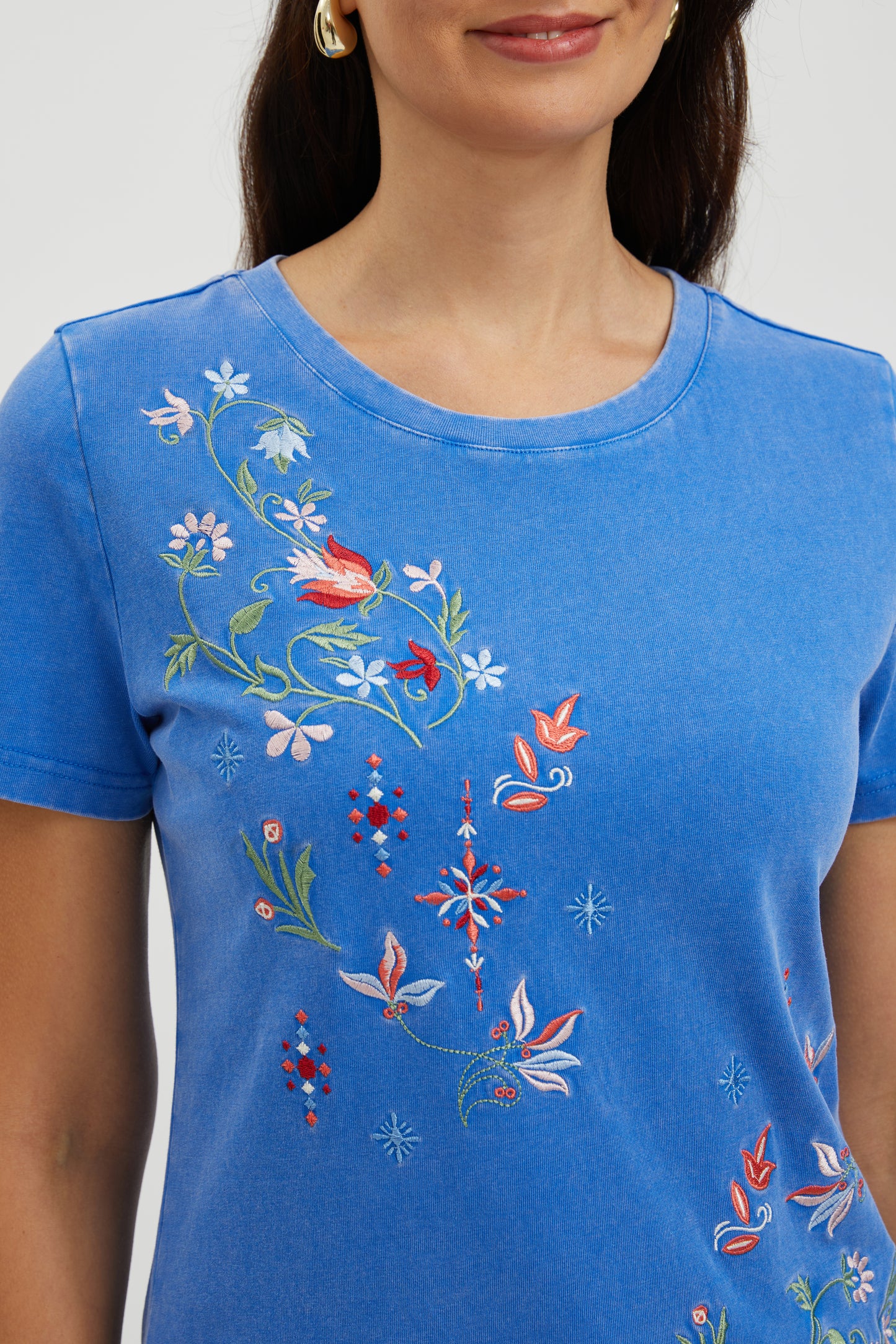 WANDERING BLOOMS EMBROIDERED TEE